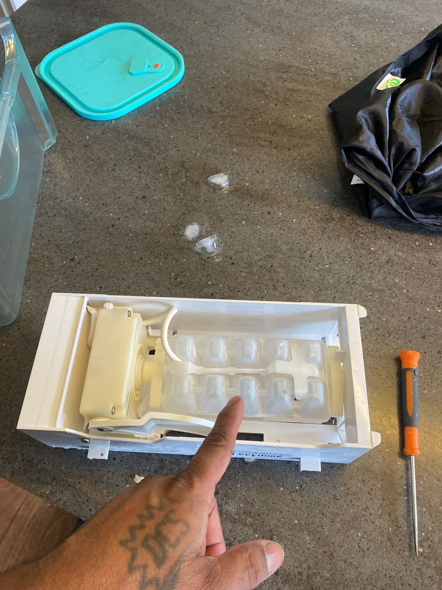 Fridge ice maker fault repair
